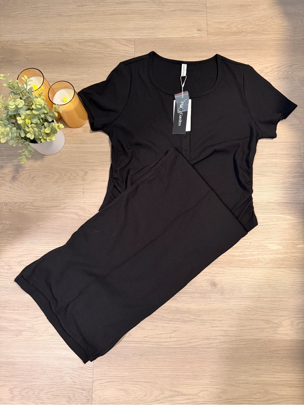Black Short-Sleeve Scoop Neck shirt and pants - Pretty Garden